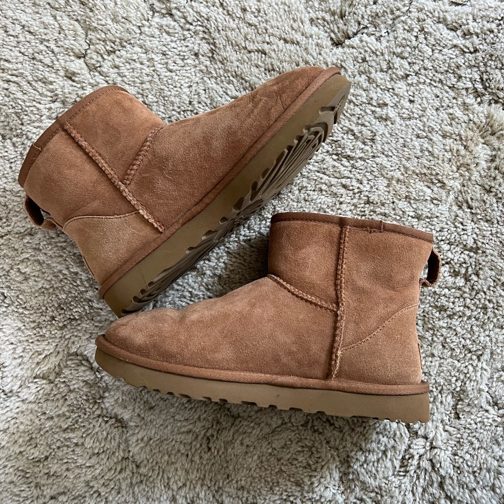 Ugg Classic Mini Boots Size 7 chestnut